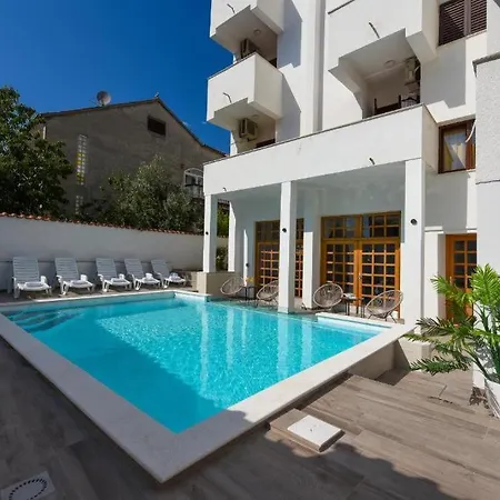 And Diana Apartment