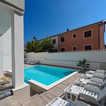 And Diana Apartment *