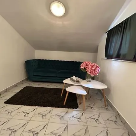 And Diana Apartment *