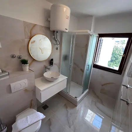 And Diana Apartment *