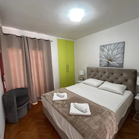 And Diana Apartment *
