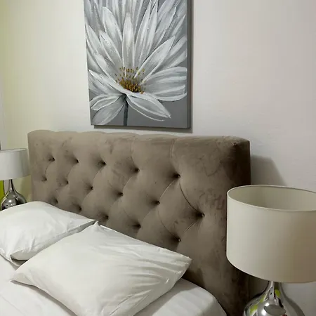 And Diana Apartment *